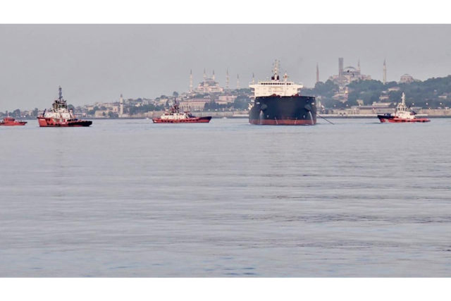 177910901260159marmara-denizinde-arizalanan-kuru-yuk-gemisi