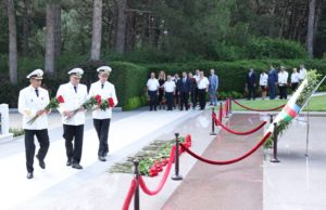 Dövlət Dəniz və Liman Agentliyinin kollektivi Dənizçi Günündə Fəxri xiyabanı və Şəhidlər xiyabanını ziyarət edib – FOTO