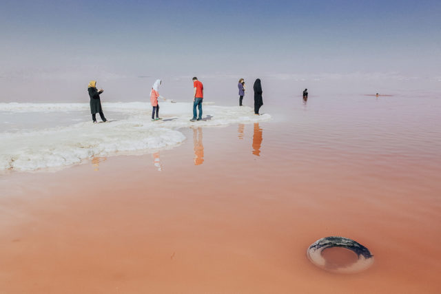 medium_1920px-Solmaz_Daryani_Urmia_Lake4_دریاچه_ارومیه-2